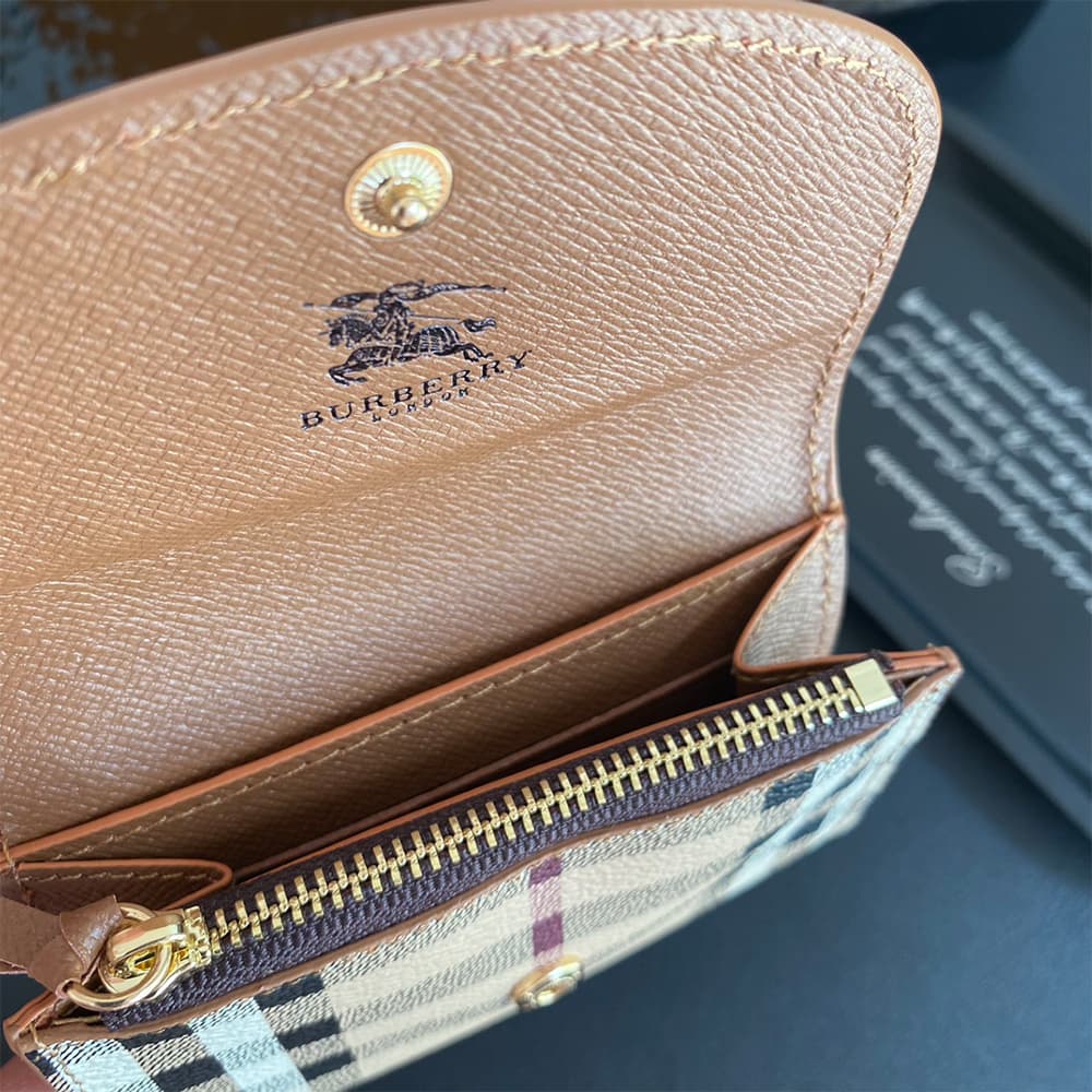 Burberry Luxury Card Holder - Vintage Check with Equestrian Knight Logo Burberry Luxury Card Holder - Vintage Check with Equestrian Knight Logo