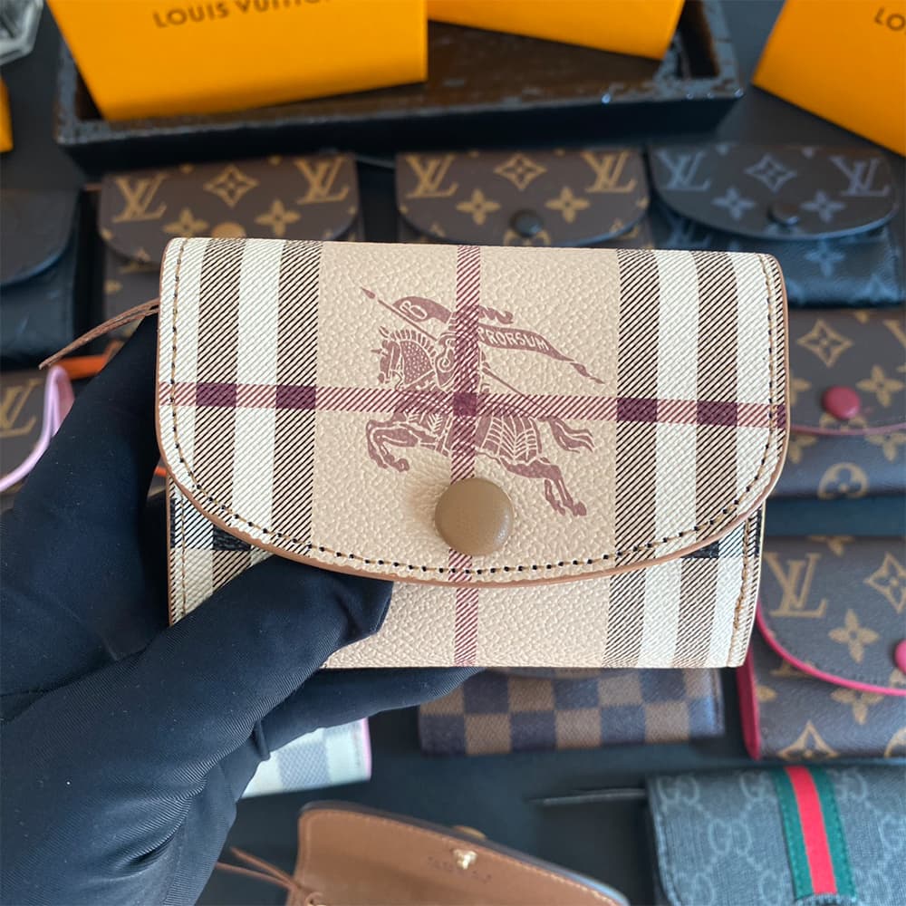 Burberry Luxury Card Holder - Vintage Check with Equestrian Knight Logo Burberry Luxury Card Holder - Vintage Check with Equestrian Knight Logo