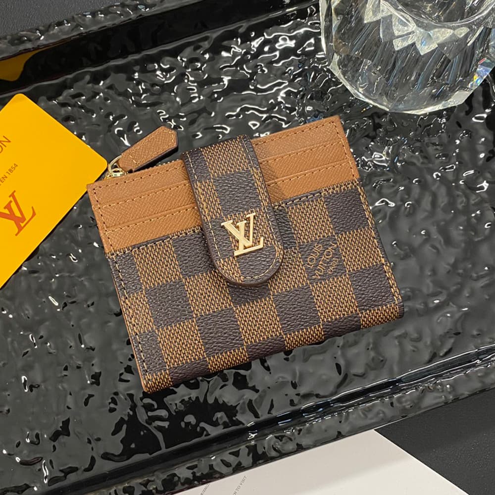 Louis Vuitton Monogram Card Holder with LV Gold-Tone Closure Louis Vuitton Monogram Card Holder with LV Gold-Tone Closure