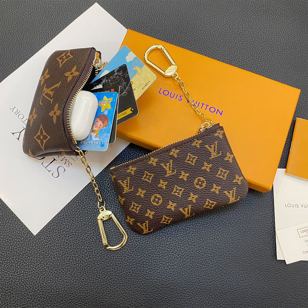 Louis Vuitton Inspired Luxury Card Holder – Monogram & Damier Patterns with Gold-toned Chain