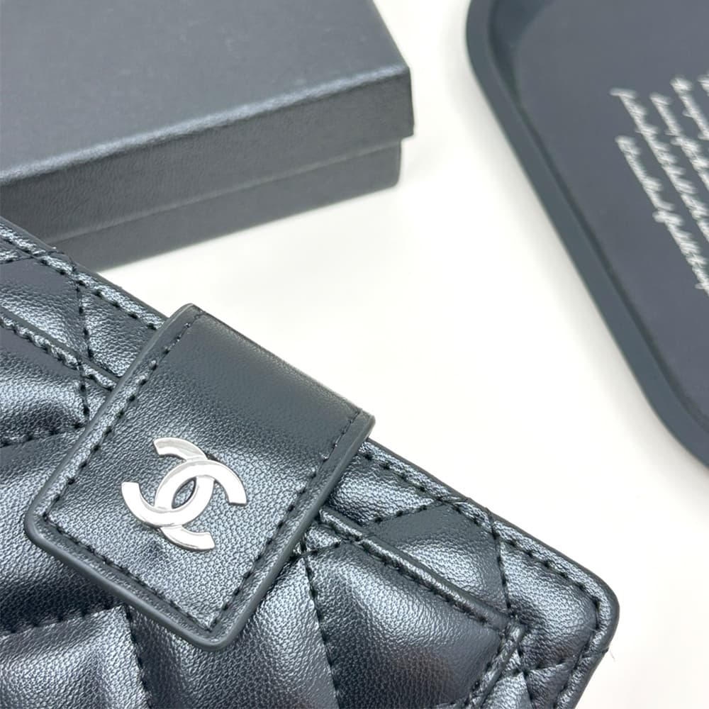 Chanel Black Quilted Leather Luxury Card Holder – Silver-toned CC Logo (7+ Card Slots & Zip Pocket)