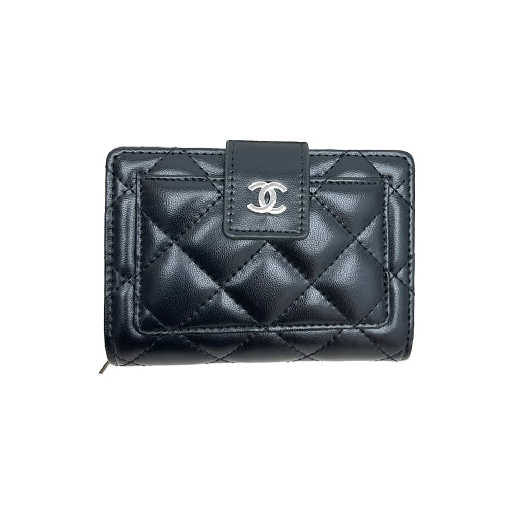Chanel Black Quilted Leather Luxury Card Holder – Silver-toned CC Logo (7+ Card Slots & Zip Pocket)