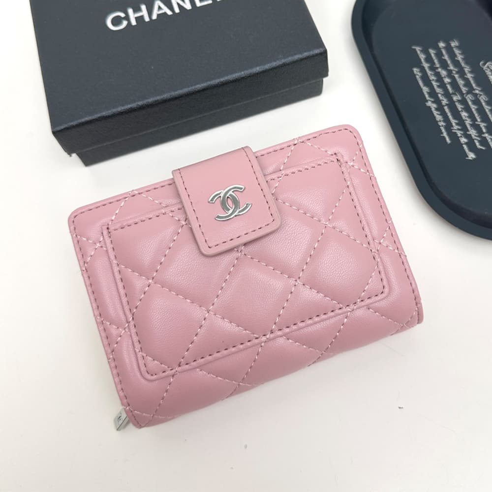 Chanel Pink Quilted Leather Luxury Card Holder – Silver-toned CC Logo (7+ Card Slots & Zip Pocket)