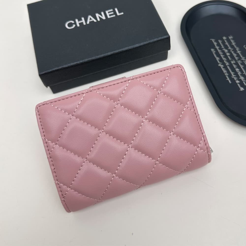 Chanel Pink Quilted Leather Luxury Card Holder – Silver-toned CC Logo (7+ Card Slots & Zip Pocket)