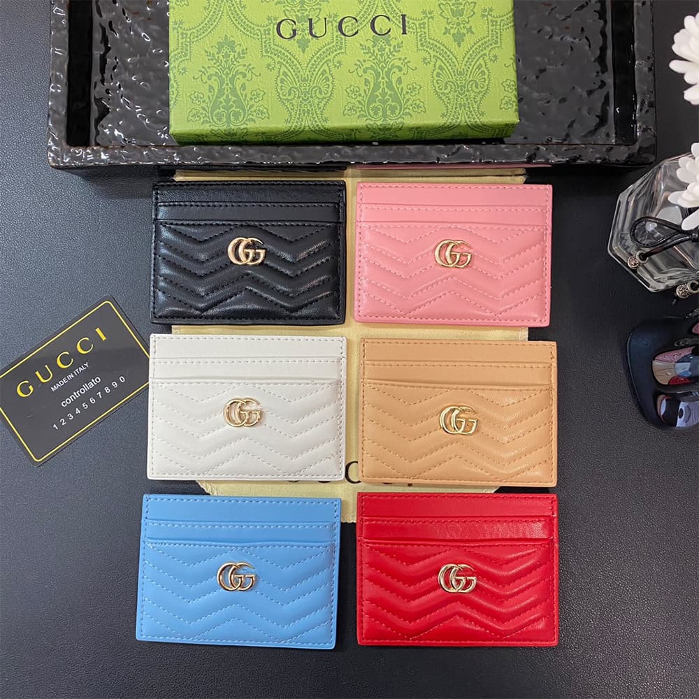 Gucci Wave Quilted Leather Luxury Card Holder – Gold-toned GG Logo (5 Card Slots)