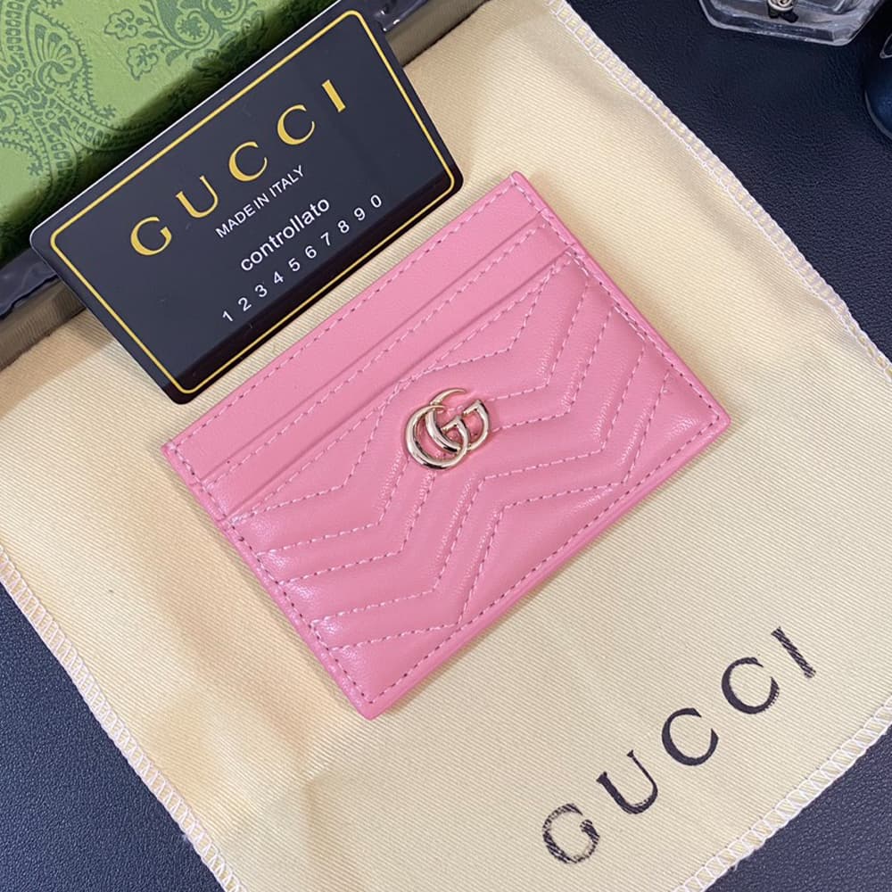 Gucci Wave Quilted Leather Luxury Card Holder – Gold-toned GG Logo (5 Card Slots)