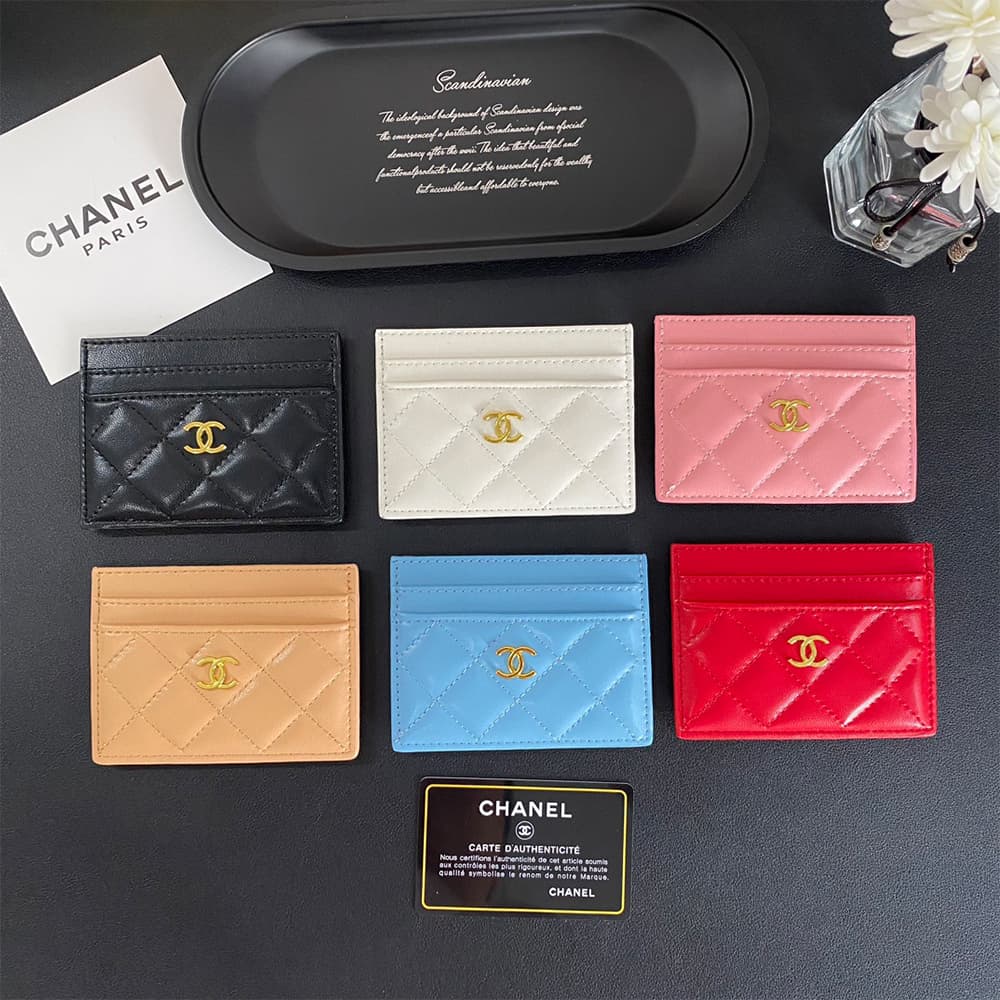 Chanel Diamond Quilted Luxury Card Holder - Gold-toned CC Logo (5 Card Slots)