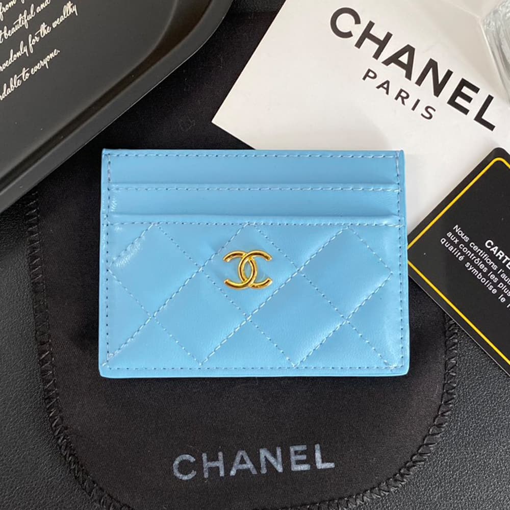 Chanel Diamond Quilted Luxury Card Holder - Gold-toned CC Logo (5 Card Slots)