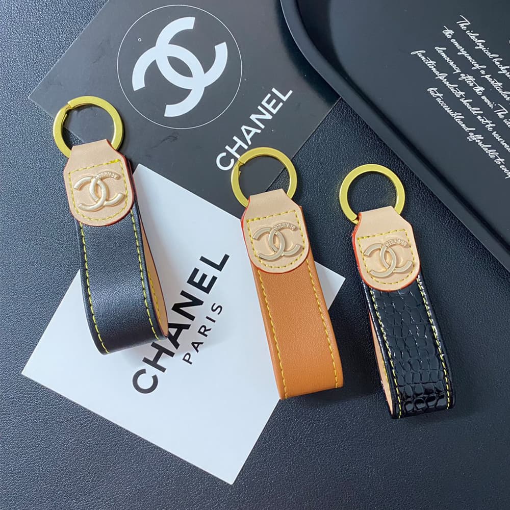 CHANEL CC Logo Keychain - Luxury Leather Key Ring with Gold Accents