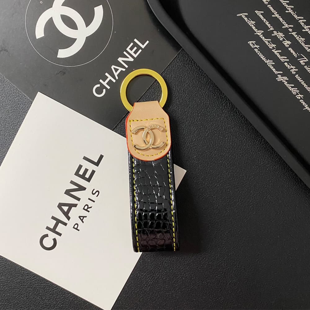 CHANEL CC Logo Keychain - Luxury Leather Key Ring with Gold Accents