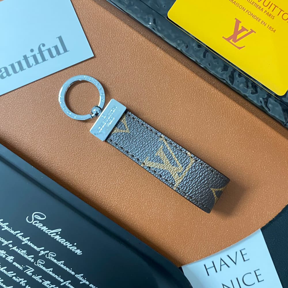Louis Vuitton Silver-toned Ring Keychain - Monogram & Damier Patterns