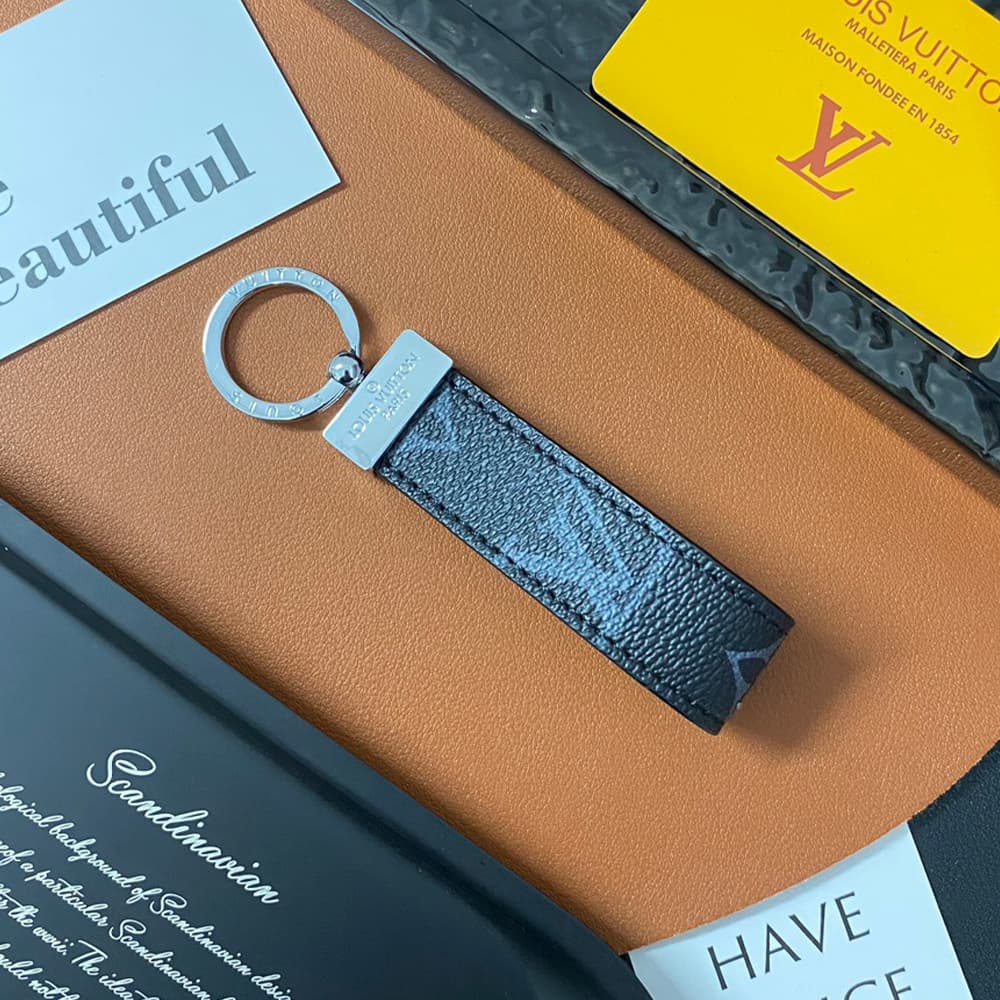 Louis Vuitton Silver-toned Ring Keychain - Monogram & Damier Patterns