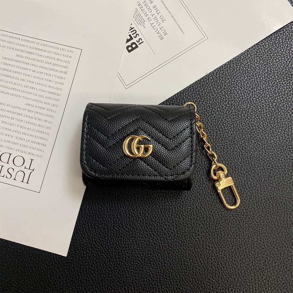 Gucci GG Luxury AirPods & Samsung Buds Case - Wave Pattern with Gold Chain Gucci GG Luxury AirPods & Samsung Buds Case - Wave Pattern with Gold Chain