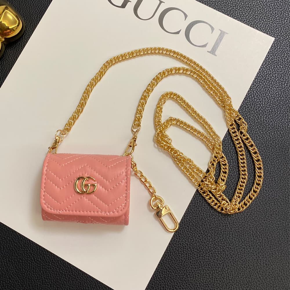 Gucci GG Luxury AirPods & Samsung Buds Case - Wave Pattern with Gold Chain Gucci GG Luxury AirPods & Samsung Buds Case - Wave Pattern with Gold Chain