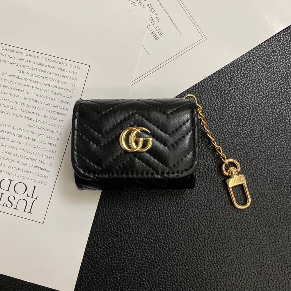 Gucci GG Luxury AirPods & Samsung Buds Case - Wave Pattern with Gold Chain Gucci GG Luxury AirPods & Samsung Buds Case - Wave Pattern with Gold Chain