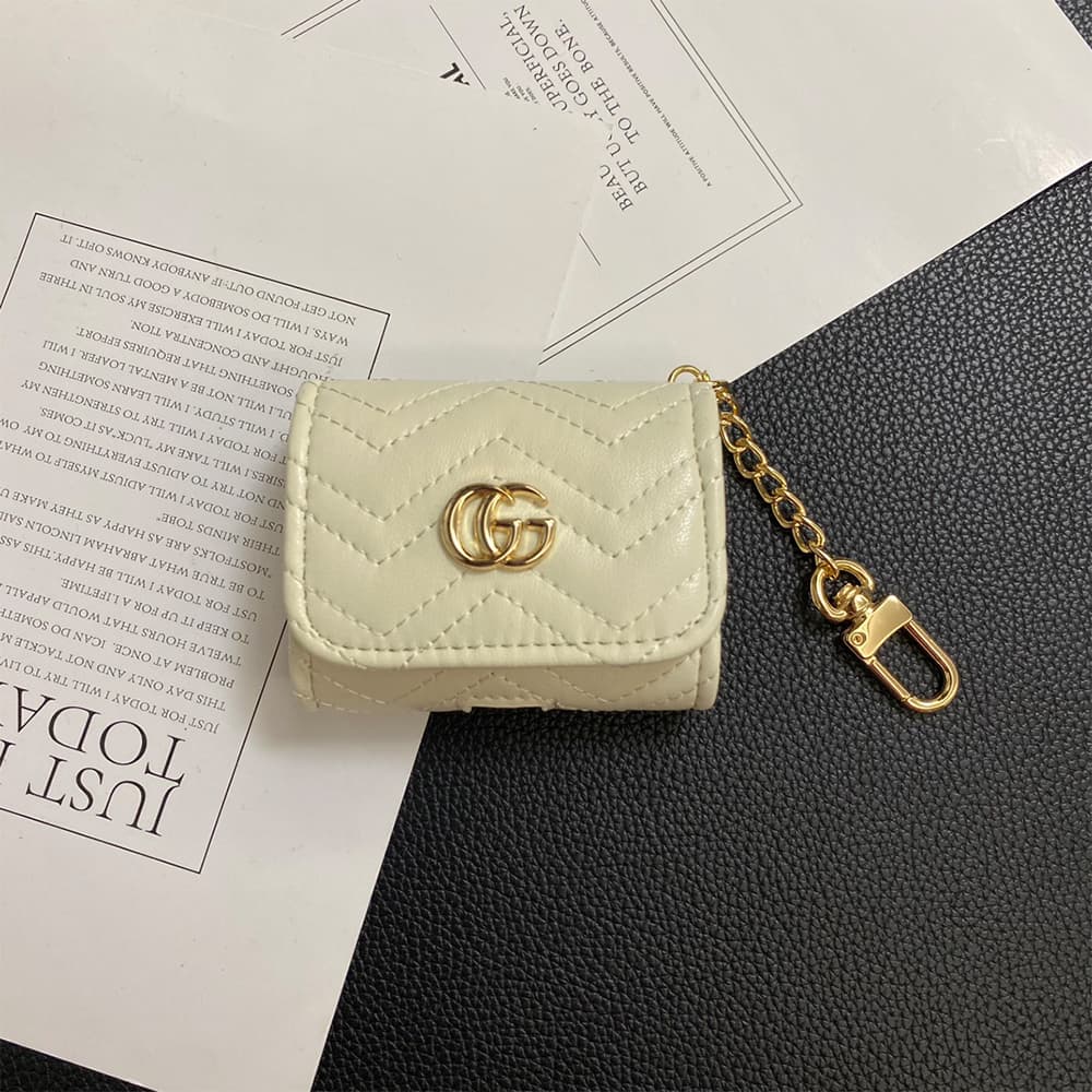 Gucci GG Luxury AirPods & Samsung Buds Case - Wave Pattern with Gold Chain Gucci GG Luxury AirPods & Samsung Buds Case - Wave Pattern with Gold Chain