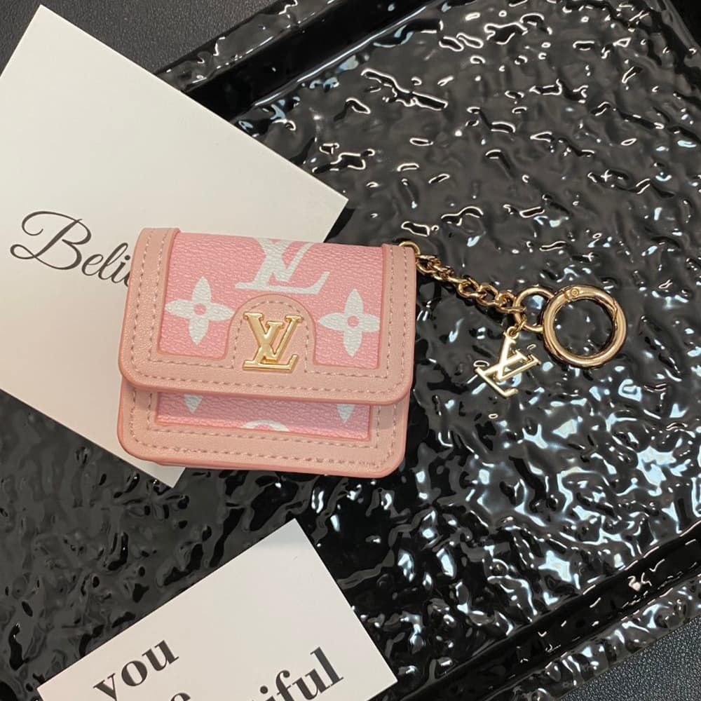 Louis Vuitton Luxury AirPods & Samsung Buds Case - Monogram/Damier with LV Charm & Chain Louis Vuitton Luxury AirPods & Samsung Buds Case - Monogram/Damier with LV Charm & Chain