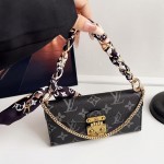 Black big Monogram 