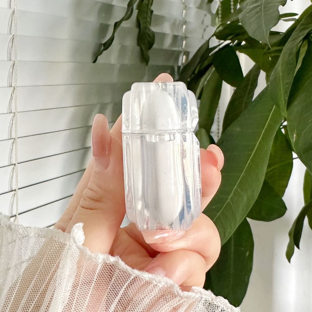 Crystal Clear AirPods Case with Detachable Hook – Anti-Scratch & Shockproof Protective Cover